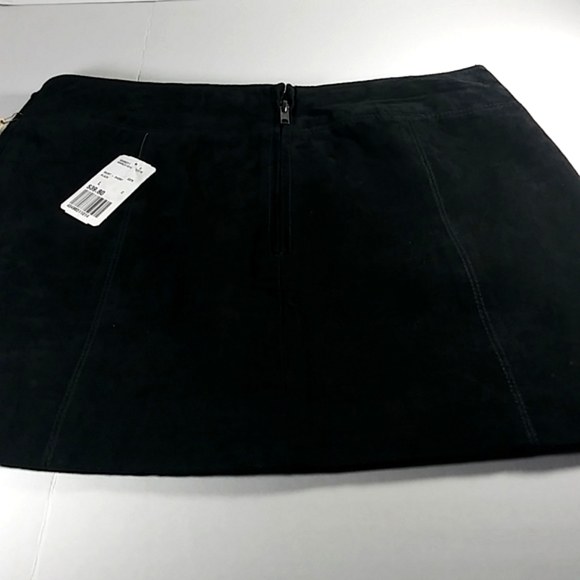 Forever 21 Blk. Suede Leather Skirt. - Picture 4 of 7